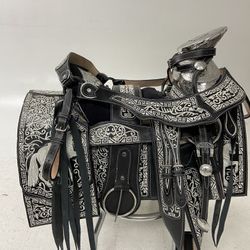 Nueva Montura Charra Bordada Con Herrage Y Fuste Plateado Completo