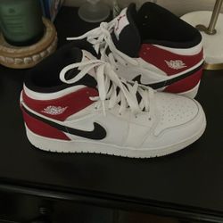 Air Jordan 1 Mid White Chicago Size 6.5 Boys 