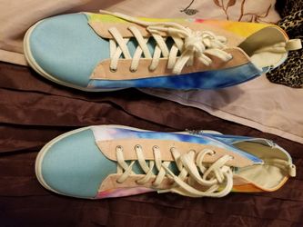 Multi color tenis shoes