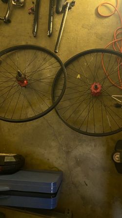 Throne 29 inch red rose rims