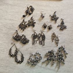 Jewelry-Earrings-Black and Silver 