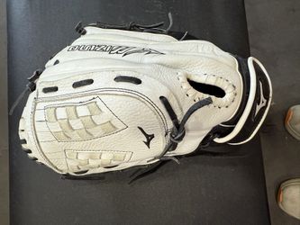 Mizuno Left Handed Fast pitch Glove
