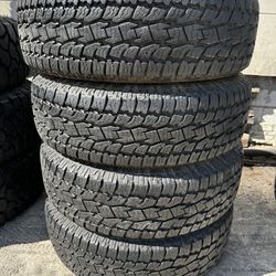 Toyo open country A/T 225/75R15 