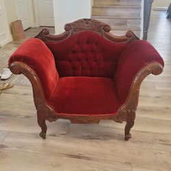 Red velvet chair xl