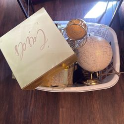 Bin Full Or Gold Decor 