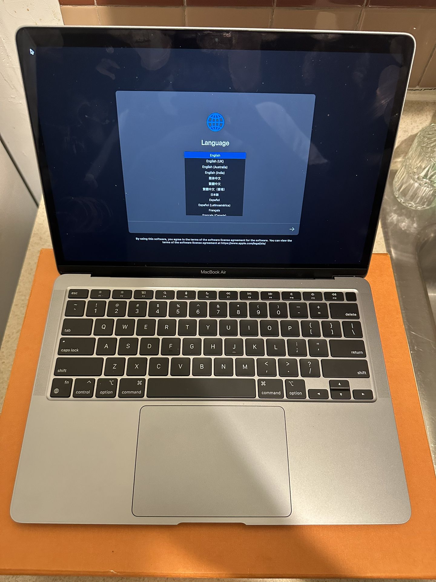 MacBook Air M1 13-inch 2020 LOCKED LOCKED 