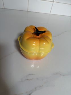 Le Creuset yellow bell pepper Crockett