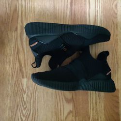 Puma SG Woman's Shoes Size 9.5  Used 1time