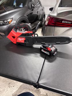 Milwaukee M18 FUEL Chainsaw with Battery
