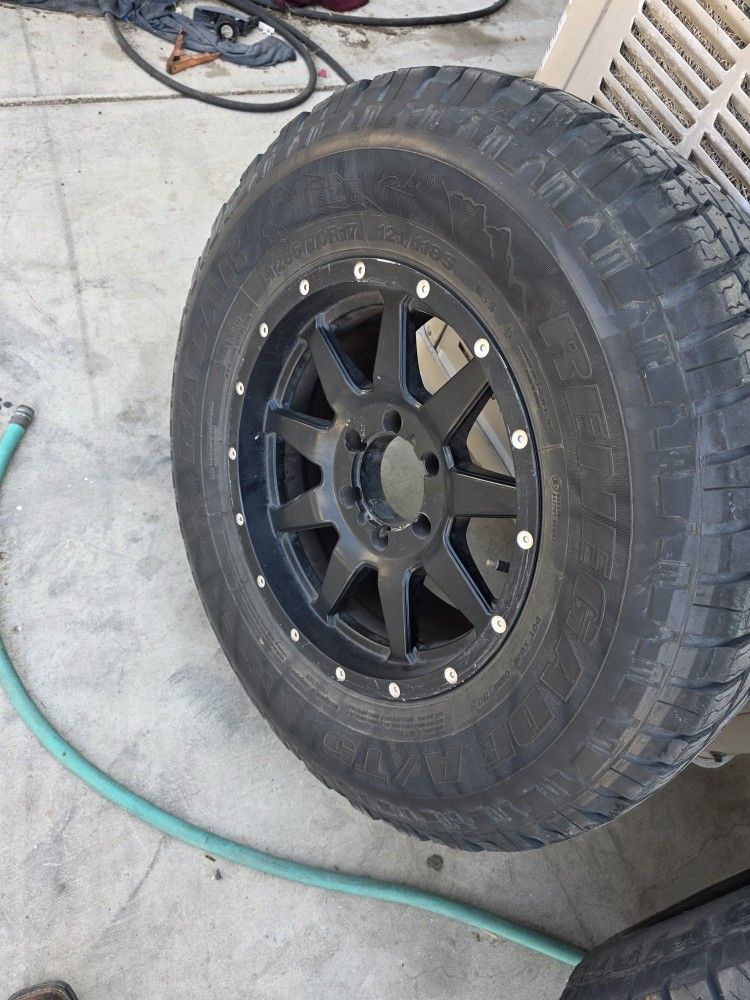 285/70/17 6lug Off 2002 Suburban