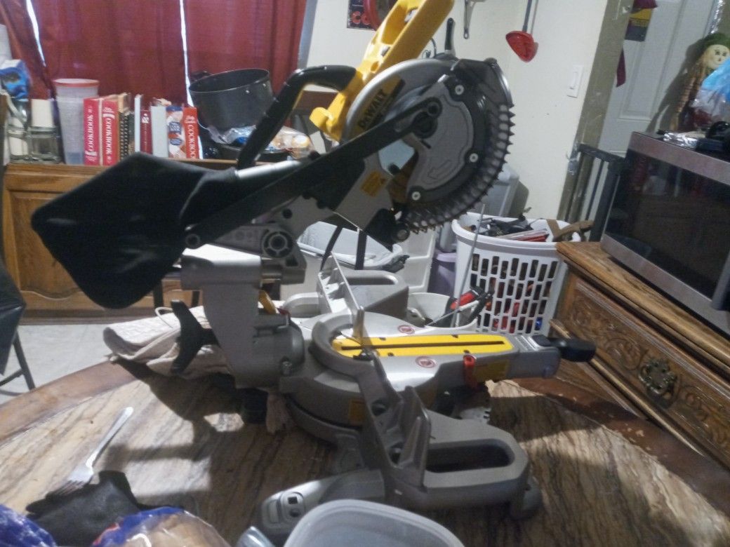 Dewalt 20v Compound Sliding Miter Saw 