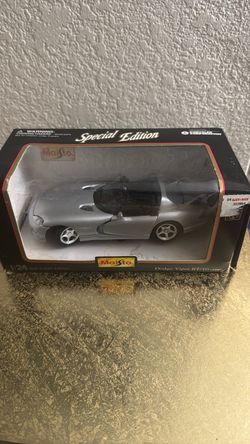 Maisto 1:24 Dodge Viper RT/10 Die Cast Car