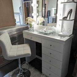 Beautiful Vanity with Shelve