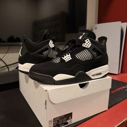Jordan 4 white thunder size 9.5