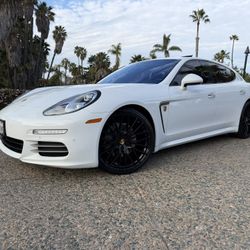 2016 Porsche Panamera 4 Edition