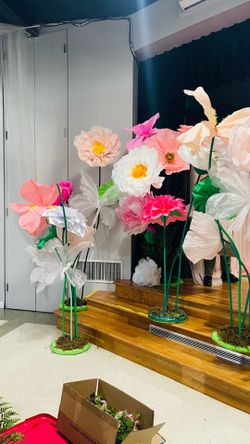 Giant flowers for sale!!! $850 all together OBO