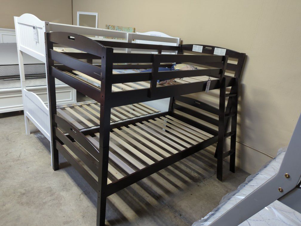 TWIN/TWIN BUNK BED New