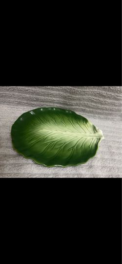 Green Ceramic Leaf-Shaped Plate