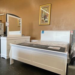 6-Piece White Sleigh Queen Bedroom Set 