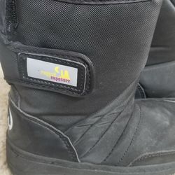 Boys 11 Snowboots Used Once Fuzzy Mat. Inside