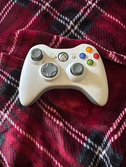 White Xbox 360 controller
