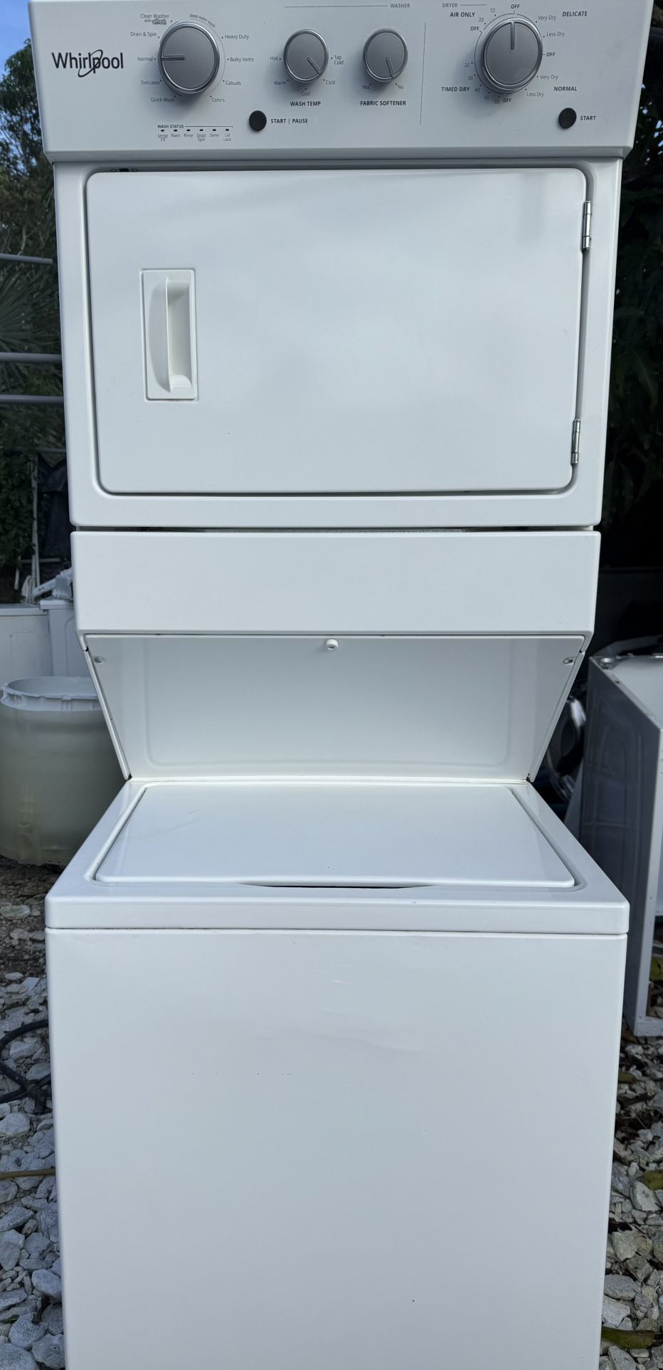 Whirlpool 2-in-1 stackable washing machine in very good condition, working at 100%.