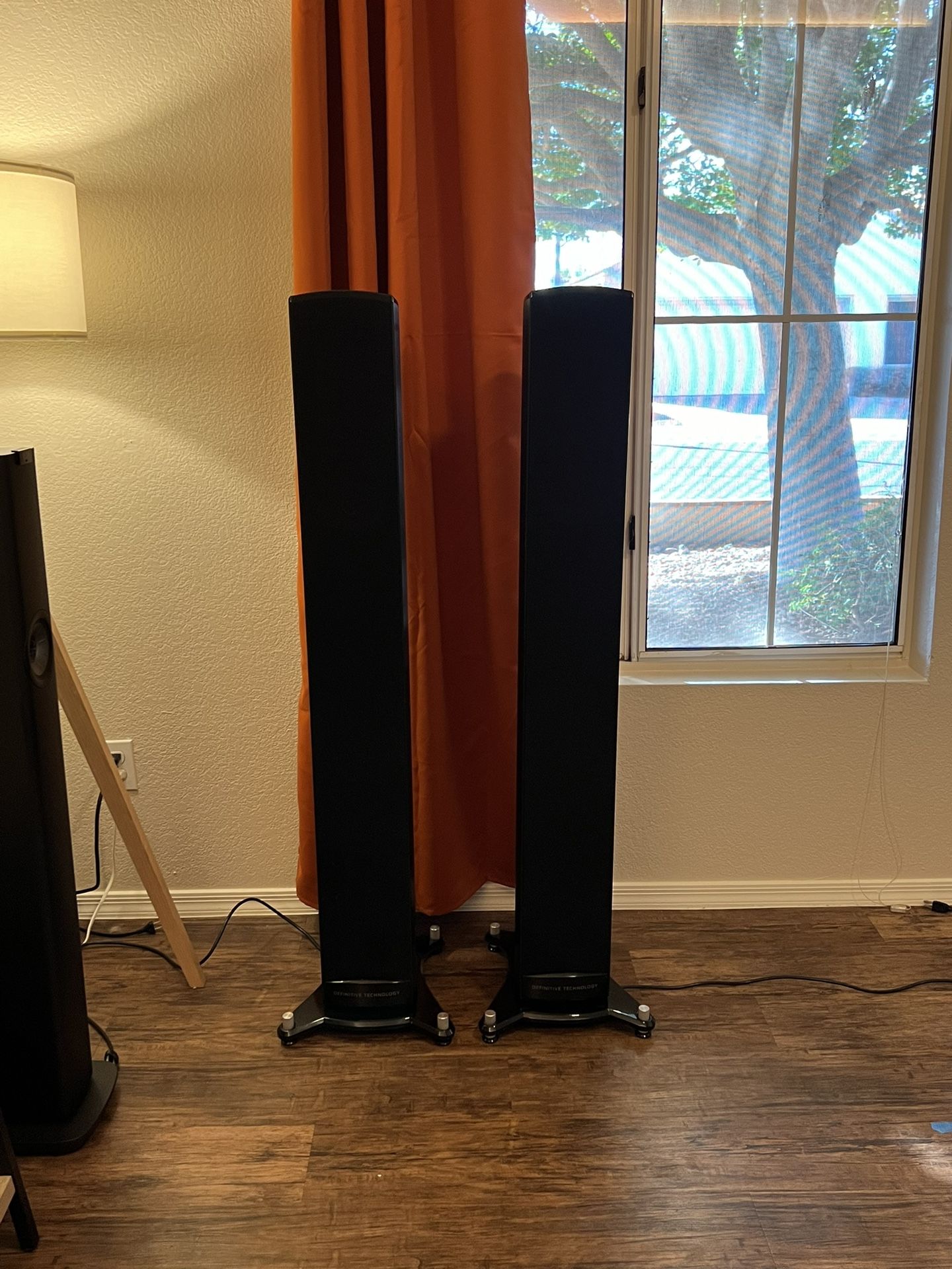 Definitive Technology Mythos ST-L Powered 1200W Super Tower Speakers