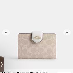 Coach Medium Zip Wallet 
