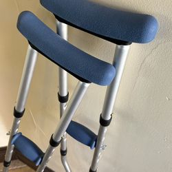 Folding Crutches 