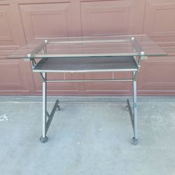 Heavy duty computer desk.  With pull out for keyboard  storage. Can be used for gaming.  School  work study table. Just in time for back to school. I'