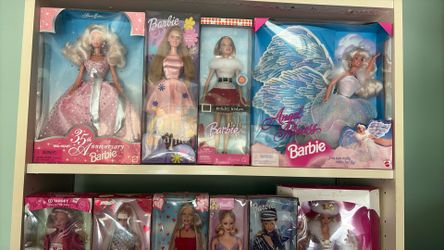 Lots Of Barbie’s For Sale