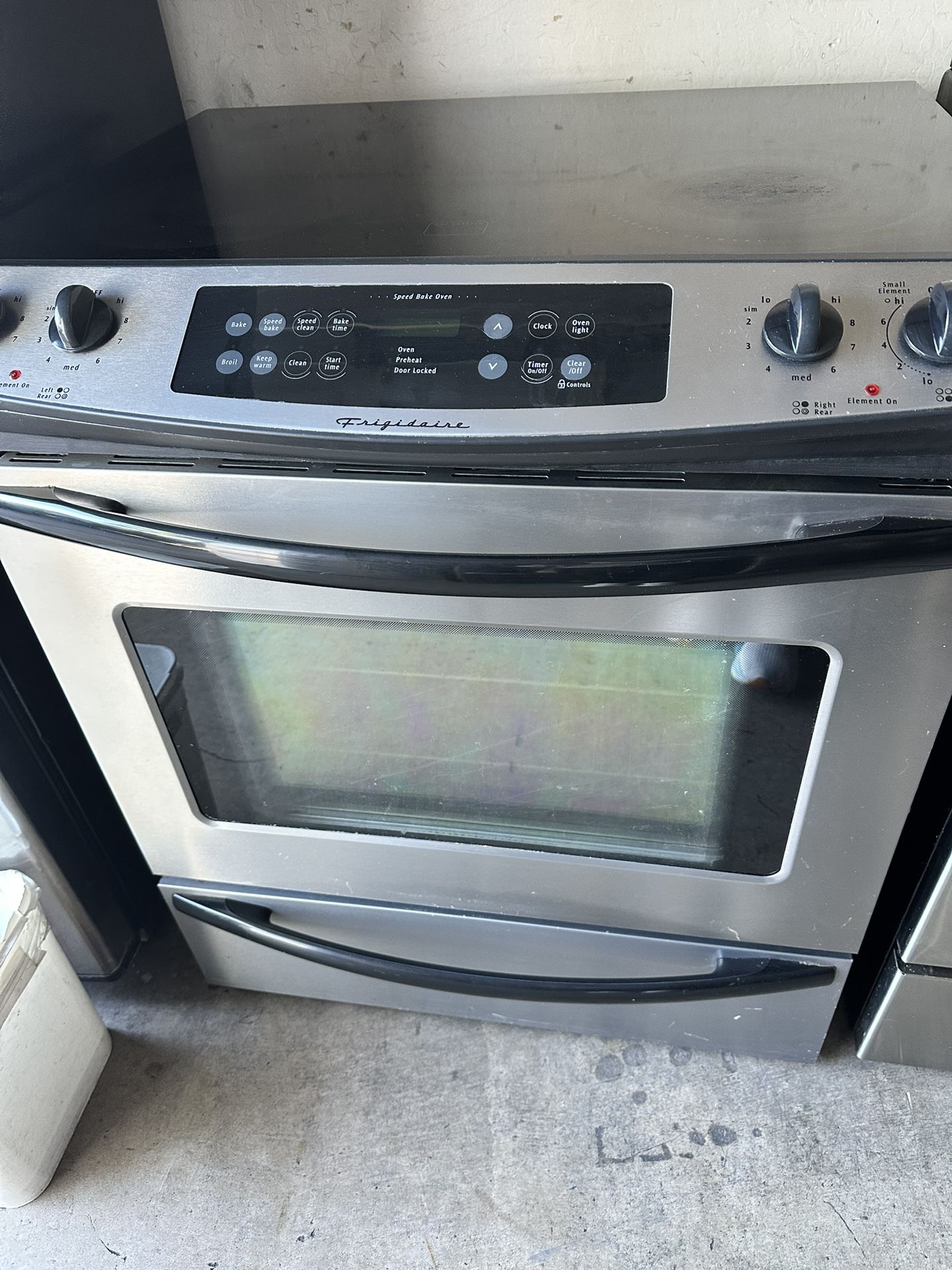 Frigidaire Flat Top Electric Stove