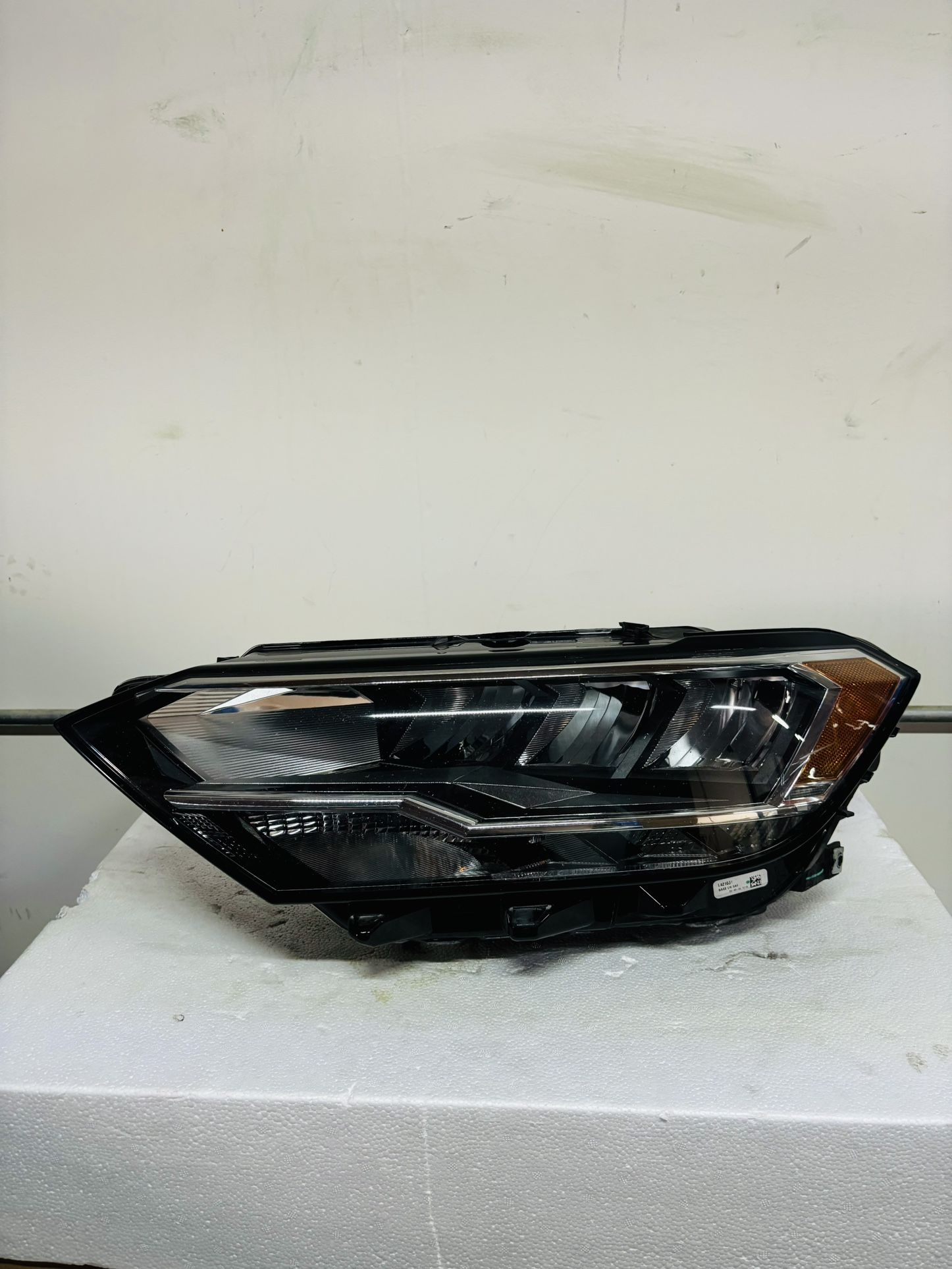 2019,2020,2021,2022,2023 Volkswagen Jetta Headlight Driver Lh Oem