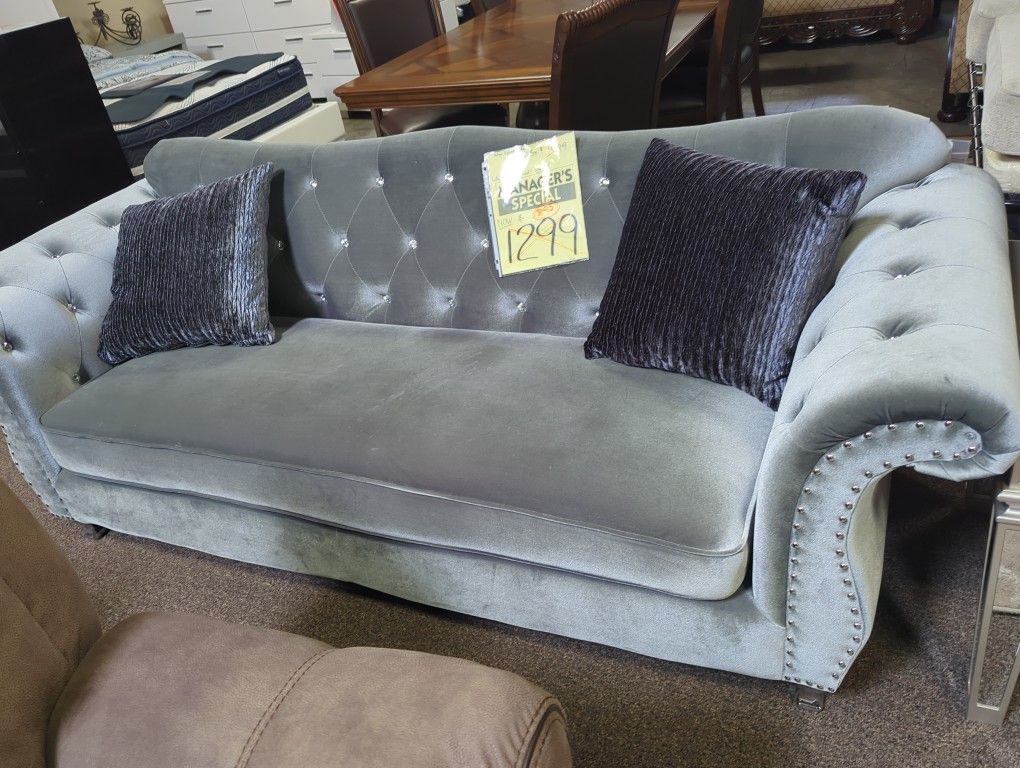 BEAUTIFUL SOFA AND LOVESEAT