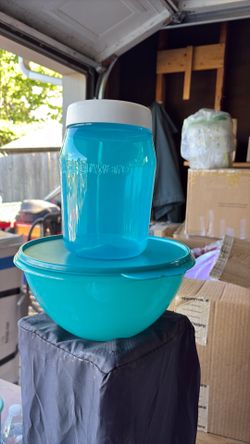 Tupperware set