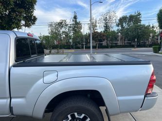 Toyota Tacoma BAKFlip G2 Hard Folding Tonneau Cover