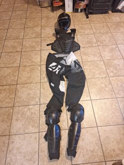 MOTORCYCLE DIRT GEAR SET  SIZE MEDIUM.   $200. FIRM PRICE