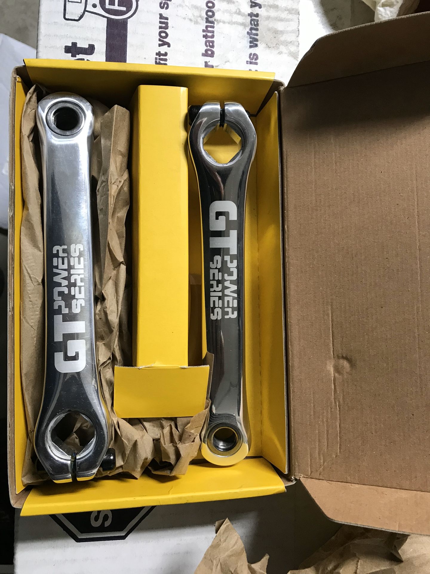 Brand new GT power series cranks. Comes with spindle