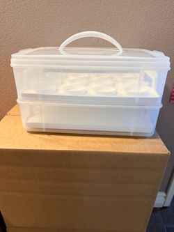 Snapware 2-Tier Cupcake / cake Carrier Container