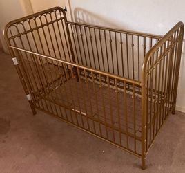 Metal crib