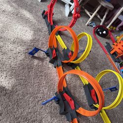 Hot wheels race track