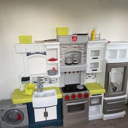 Step2 Elegant edge Play Kitchen 