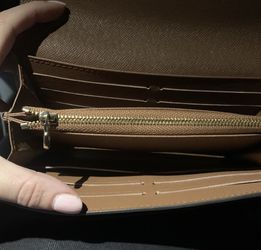 Louis Vuitton Portefeuille Sarah Etoile Monogram Long Wallet for Sale in  Houston, TX - OfferUp