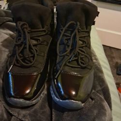 Jordan 11 Caps-n- Gowns Size 12 100$