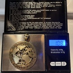 Gold world is yours pendant 10k