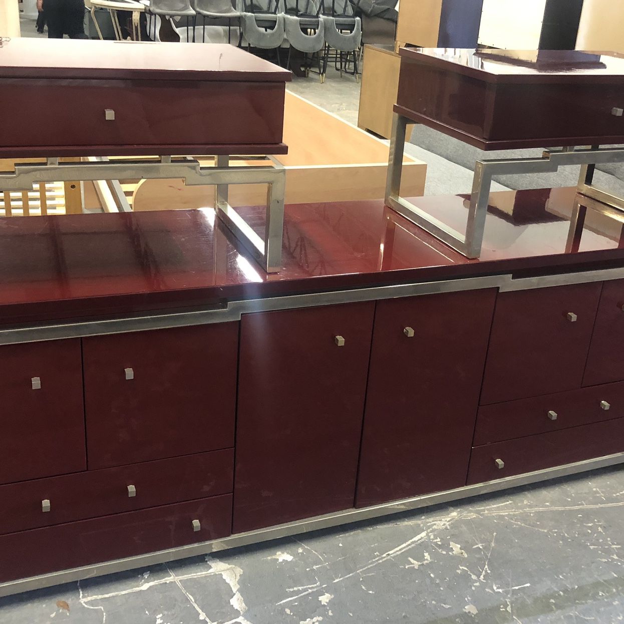 Beautiful High End Dresser With 2 Matching Night Stands