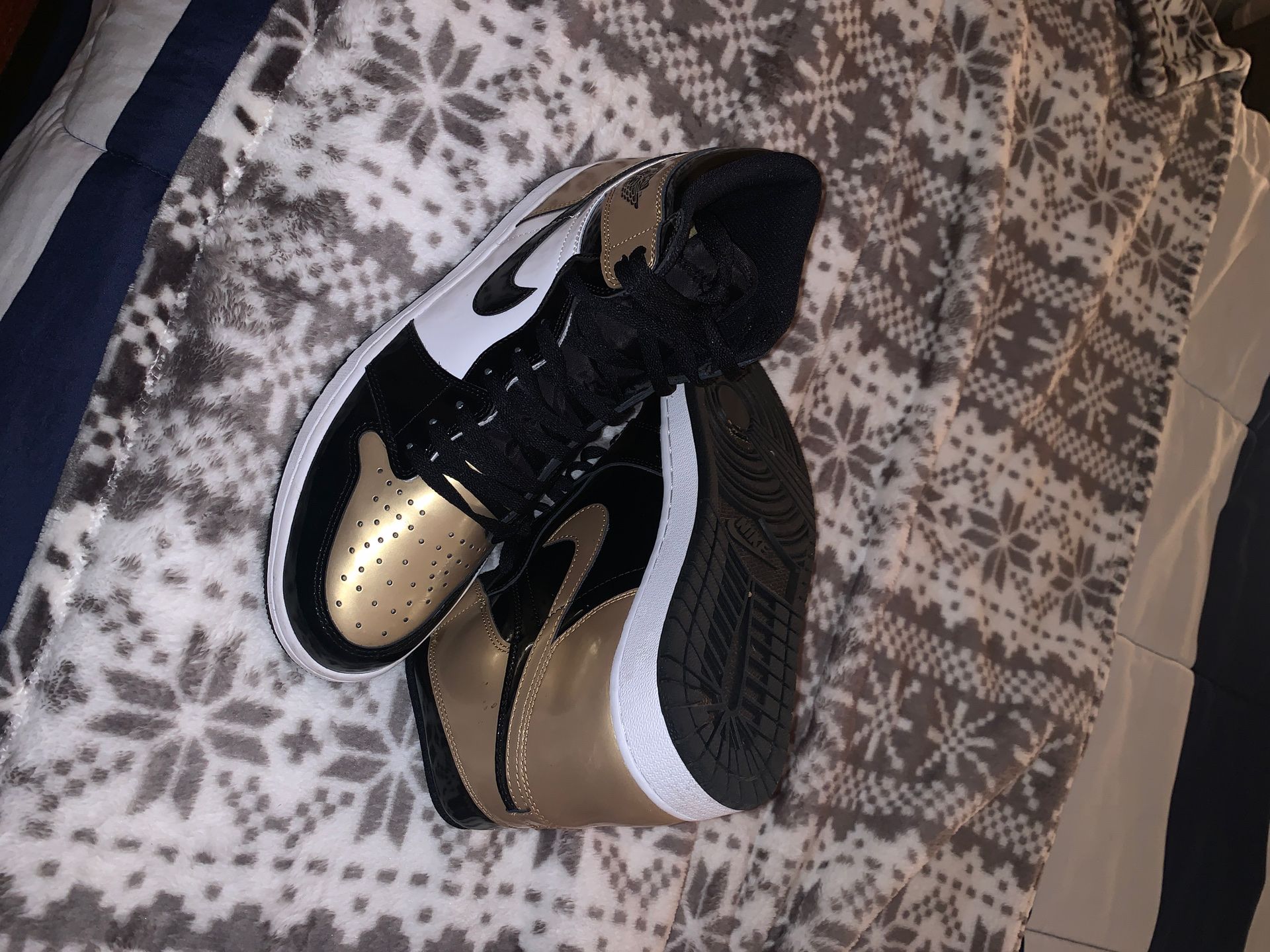 Air Jordan 1 Retro High OG NRG “Gold Toe”