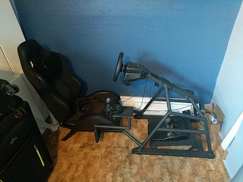 Obutto R3volution gaming cockpit w/ Logitech G920