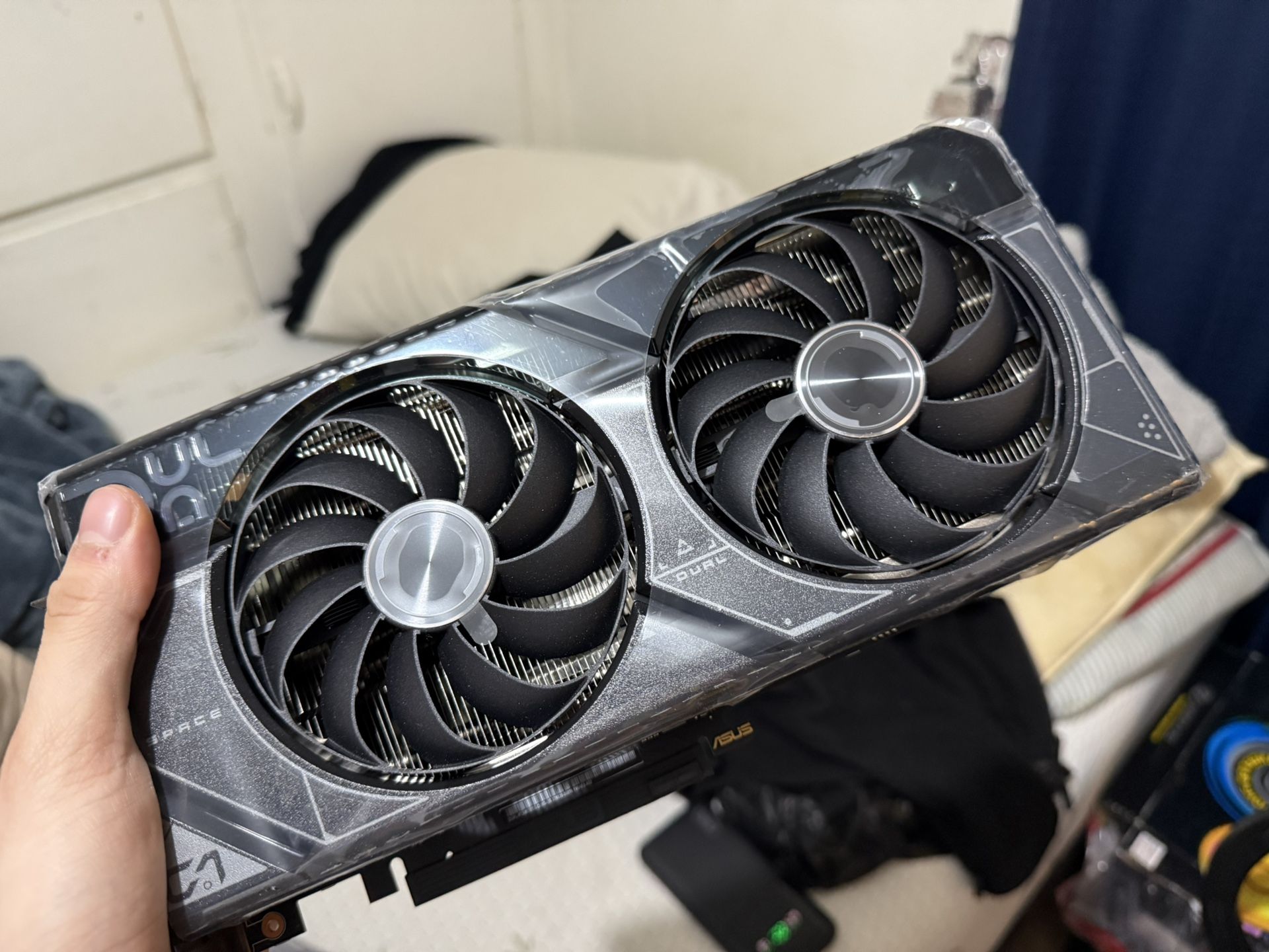 4070 Super Ti Dual 16GB GeForce RTX™ ASUS