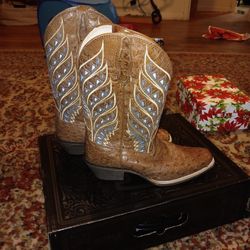 Size 9.5 Women's Boots